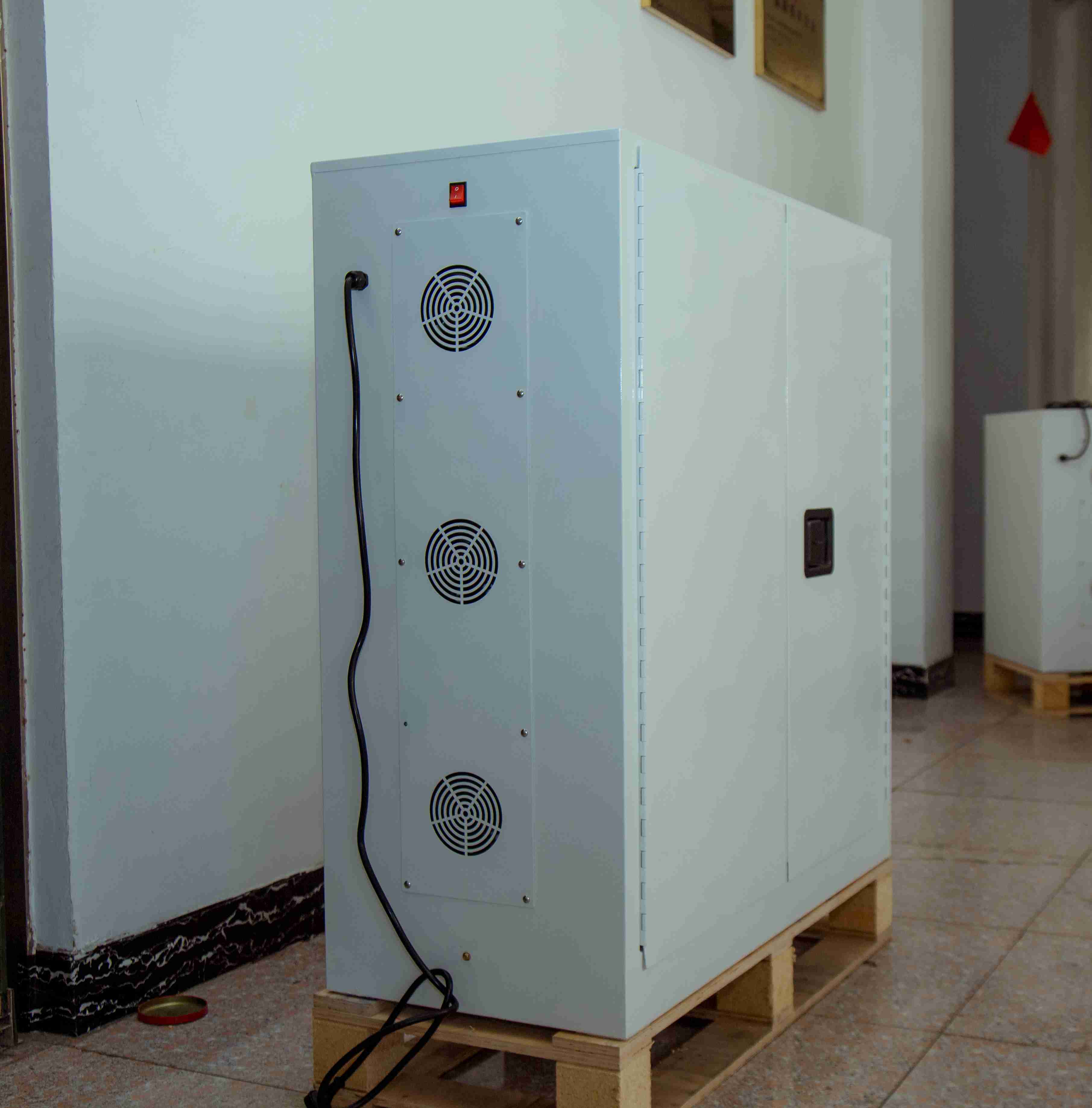 خزانة صندوق توزيع بطارية الليث - مراجعة Energy Storage Rack وسعره