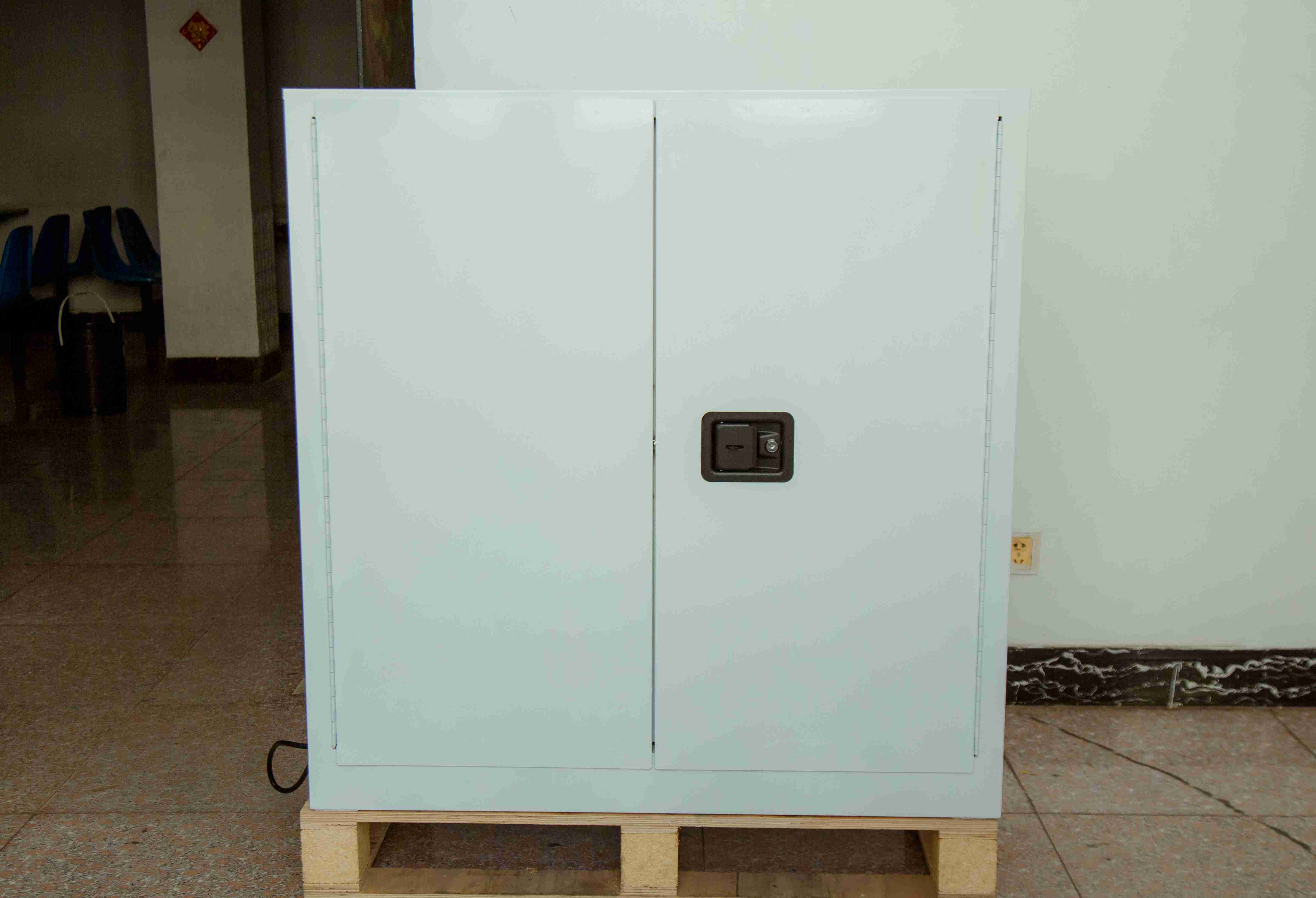 خزانة صندوق توزيع بطارية الليث - مراجعة Energy Storage Rack وسعره